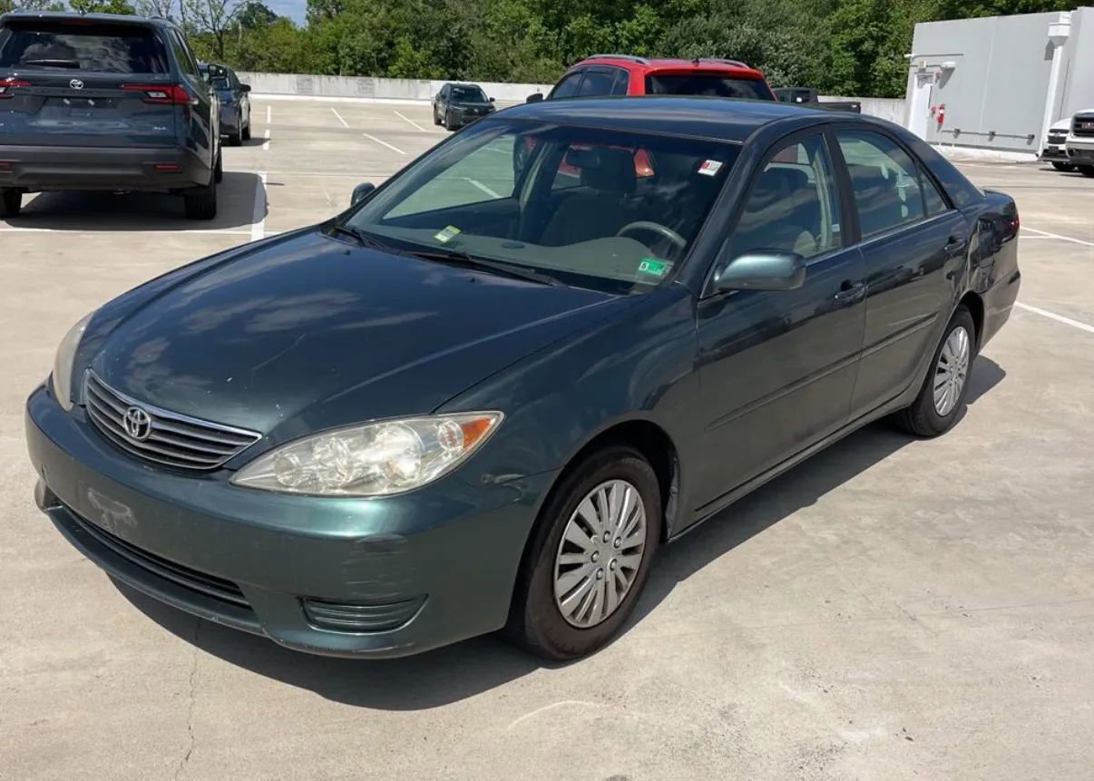 Used 2006 Toyota Camry LE FWD image 1