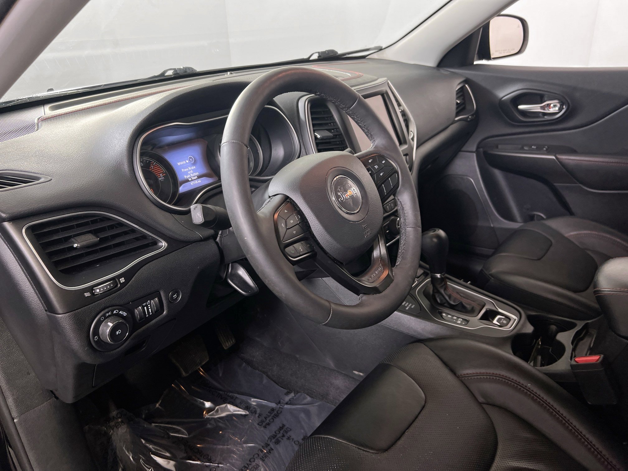 Used 2022 Jeep Cherokee Trailhawk w/ Premium Leather Package image 9