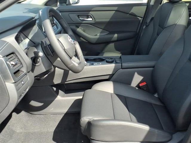 Used 2026 Nissan Rogue SV w/ SV Premium Package image 29