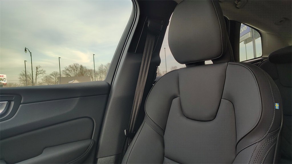 New 2026 Volvo XC60 B5 Plus w/ Climate Package image 21