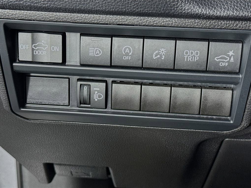 Used 2025 Toyota Tundra SR5 w/ SR5 Premium Package image 18