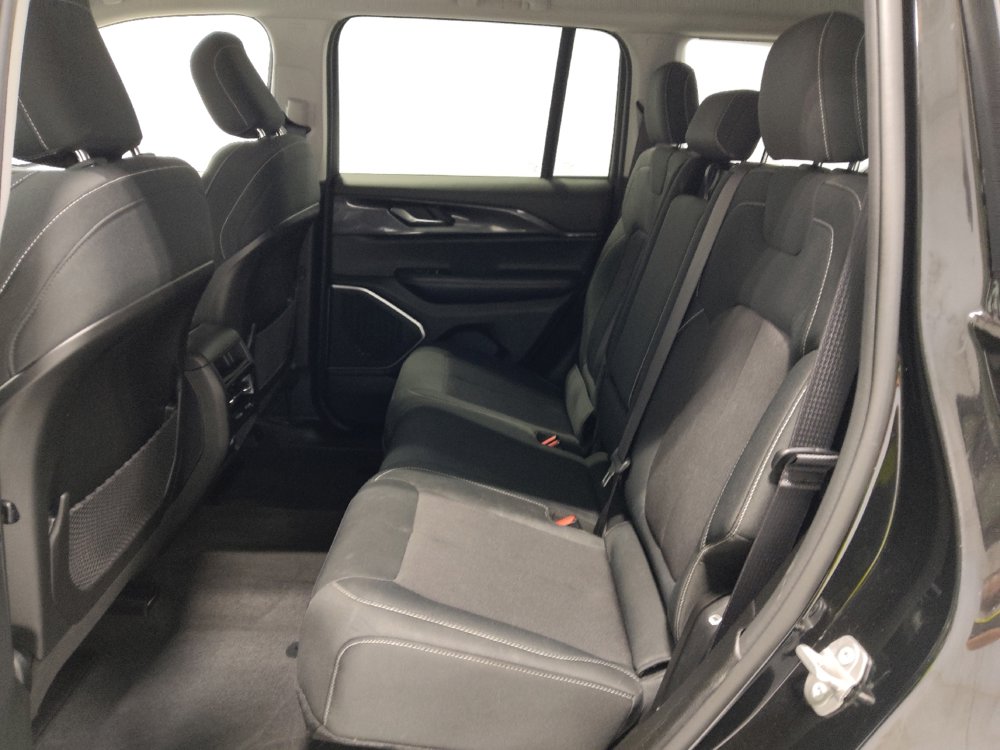 Used 2022 Jeep Grand Cherokee Laredo w/ Luxury Tech Group I image 18