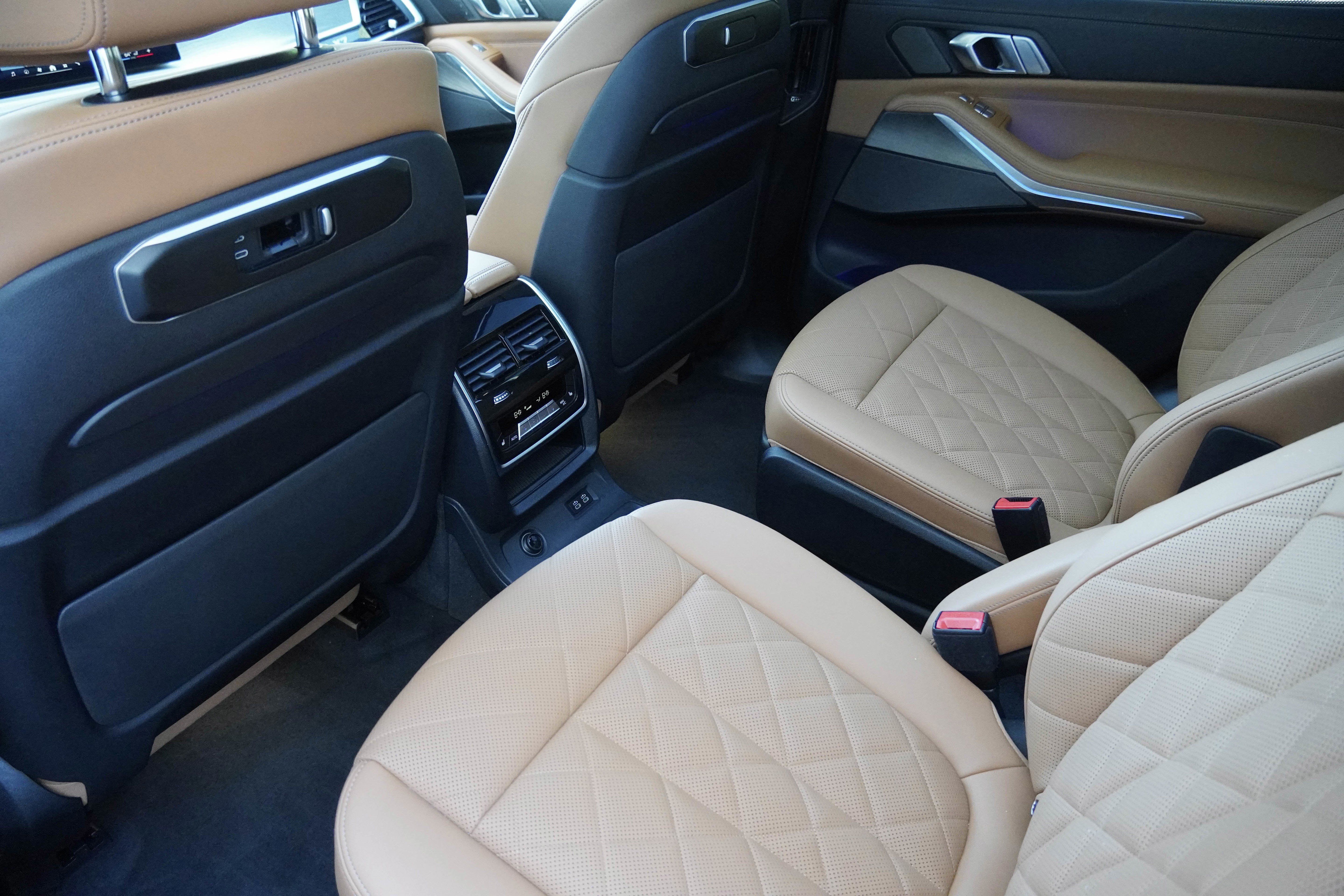 Certified 2024 BMW X7 xDrive40i w/ M Sport Package AWD/4WD image 36