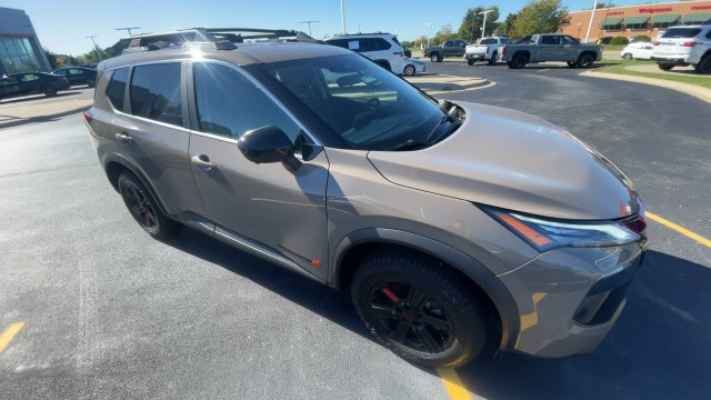 Used 2025 Nissan Rogue SV AWD/4WD image 4