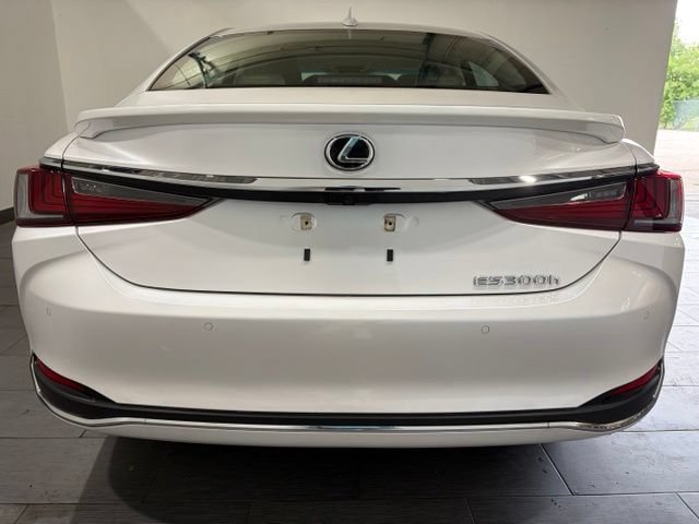Used 2025 Lexus ES 300h Ultra Luxury w/ Accessory Package (Z1) FWD image 4