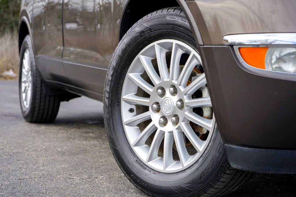 Used 2011 Buick Enclave CXL image 3