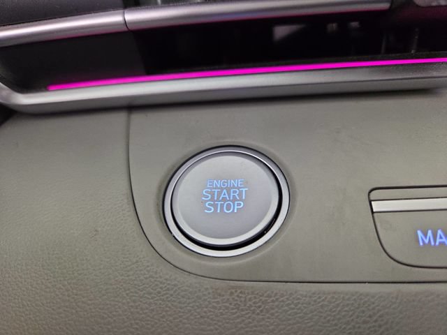 Used 2025 Hyundai Elantra Limited FWD image 24