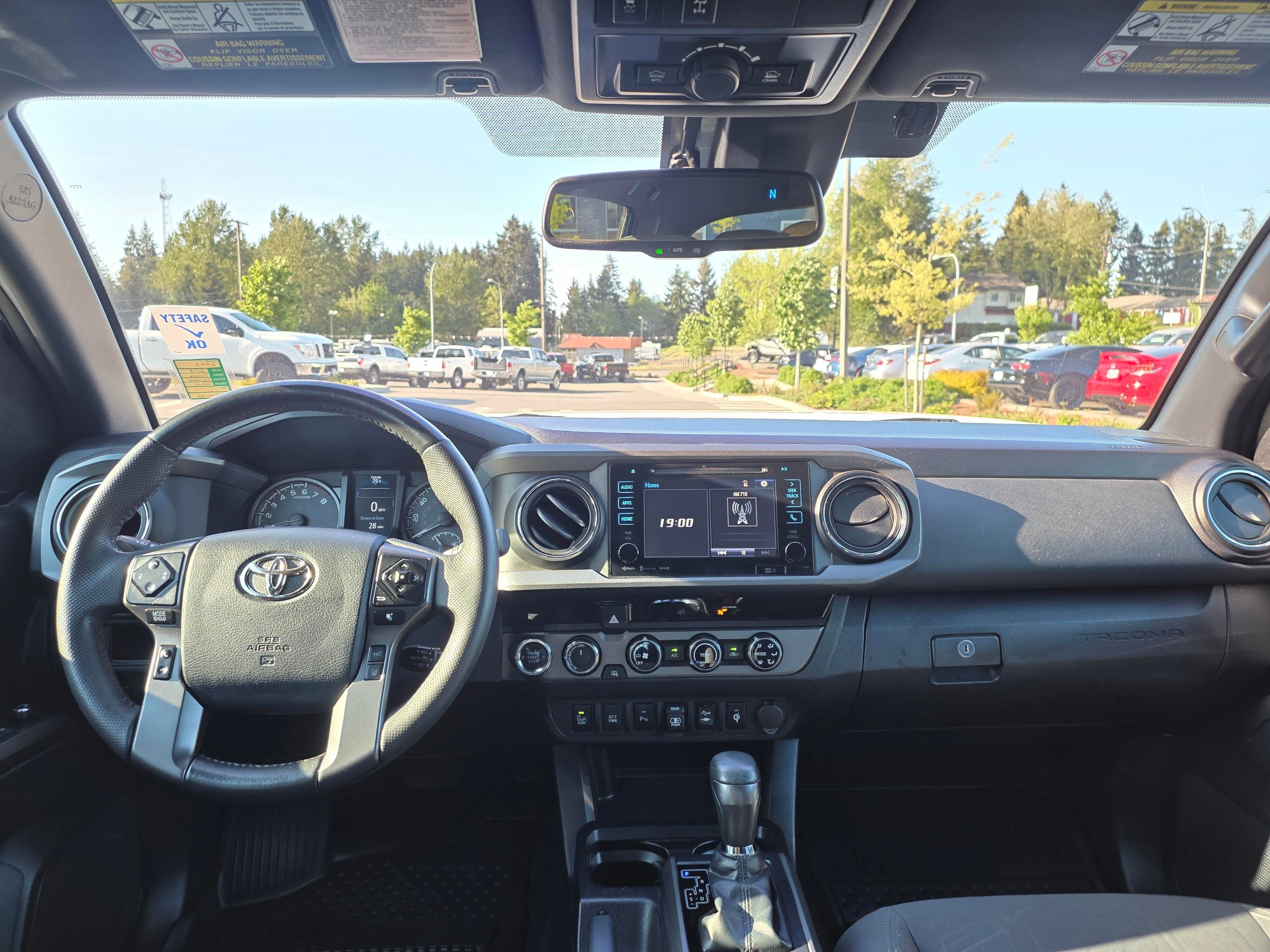 Used 2018 Toyota Tacoma TRD Off-Road w/ Technology Package AWD/4WD image 12