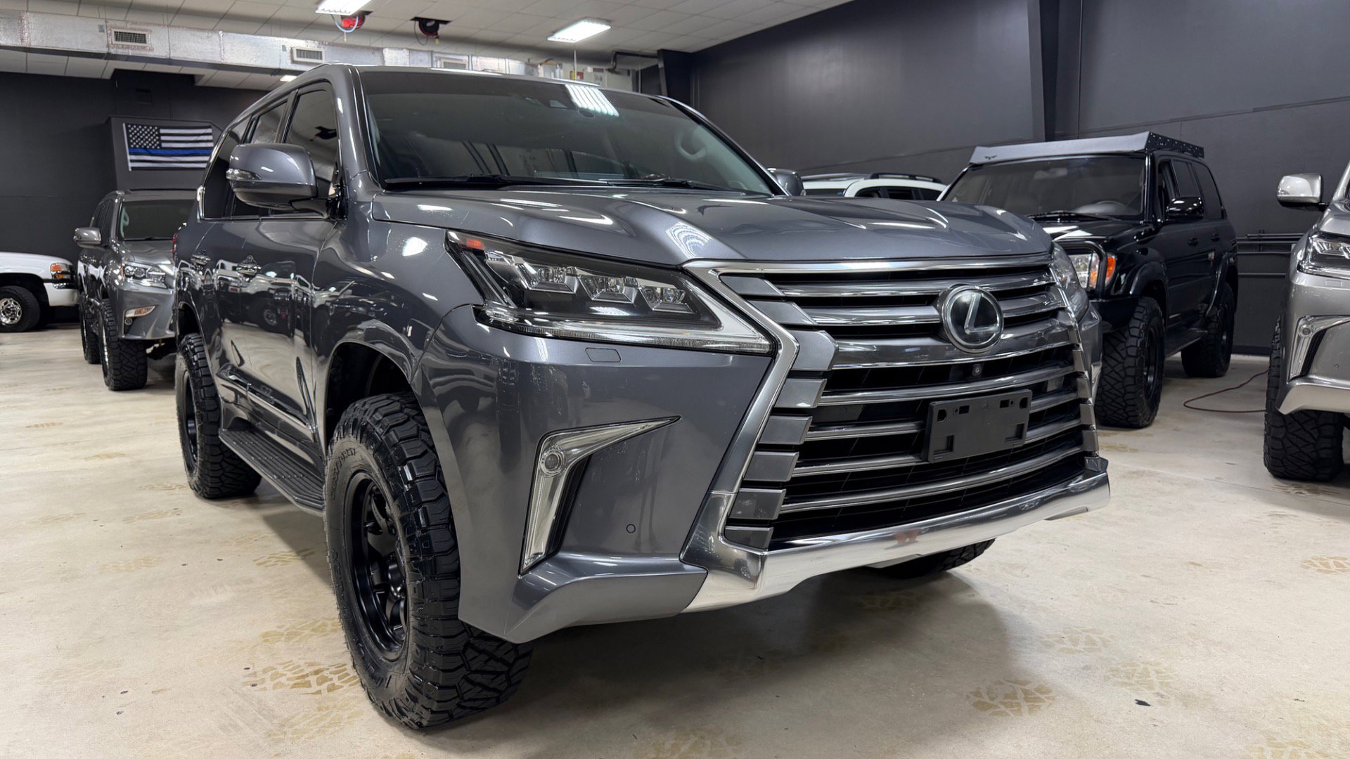 Used 2016 Lexus LX 570 4WD image 5