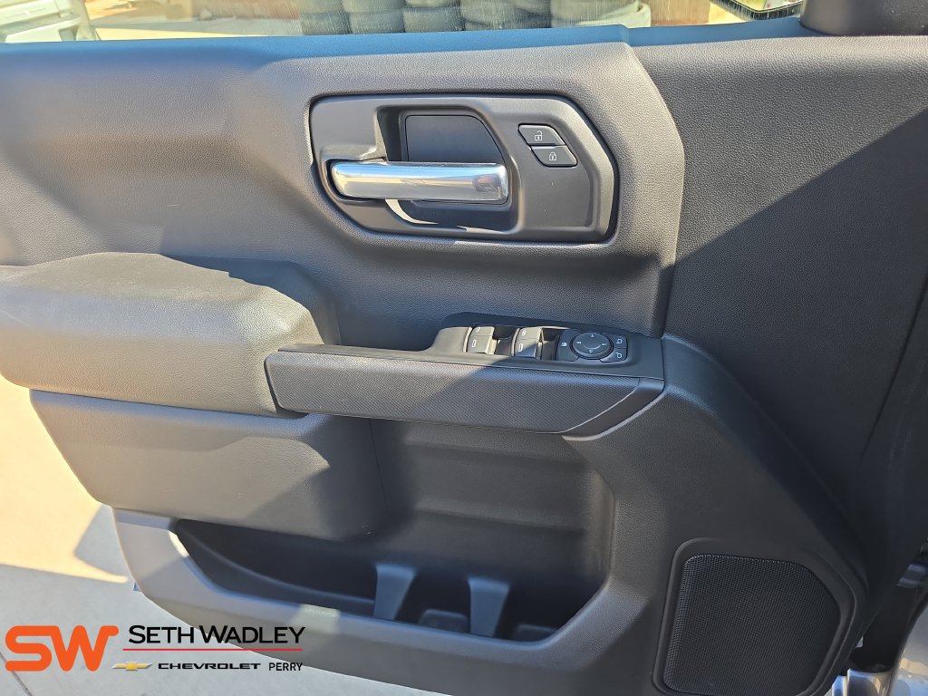 Used 2019 Chevrolet Silverado 1500 Custom w/ Custom Value Package AWD/4WD image 28
