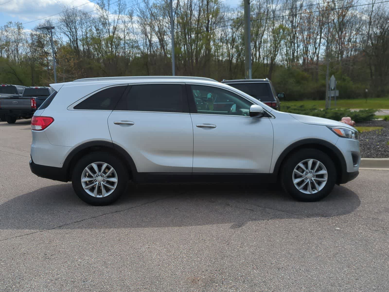 Used 2017 Kia Sorento FWD image 9