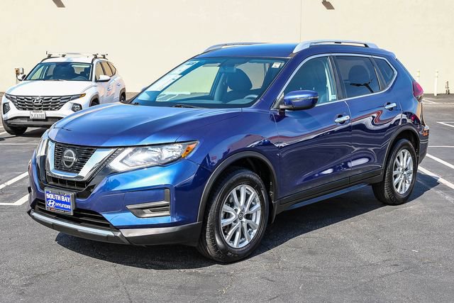 Used 2018 Nissan Rogue SV image 3