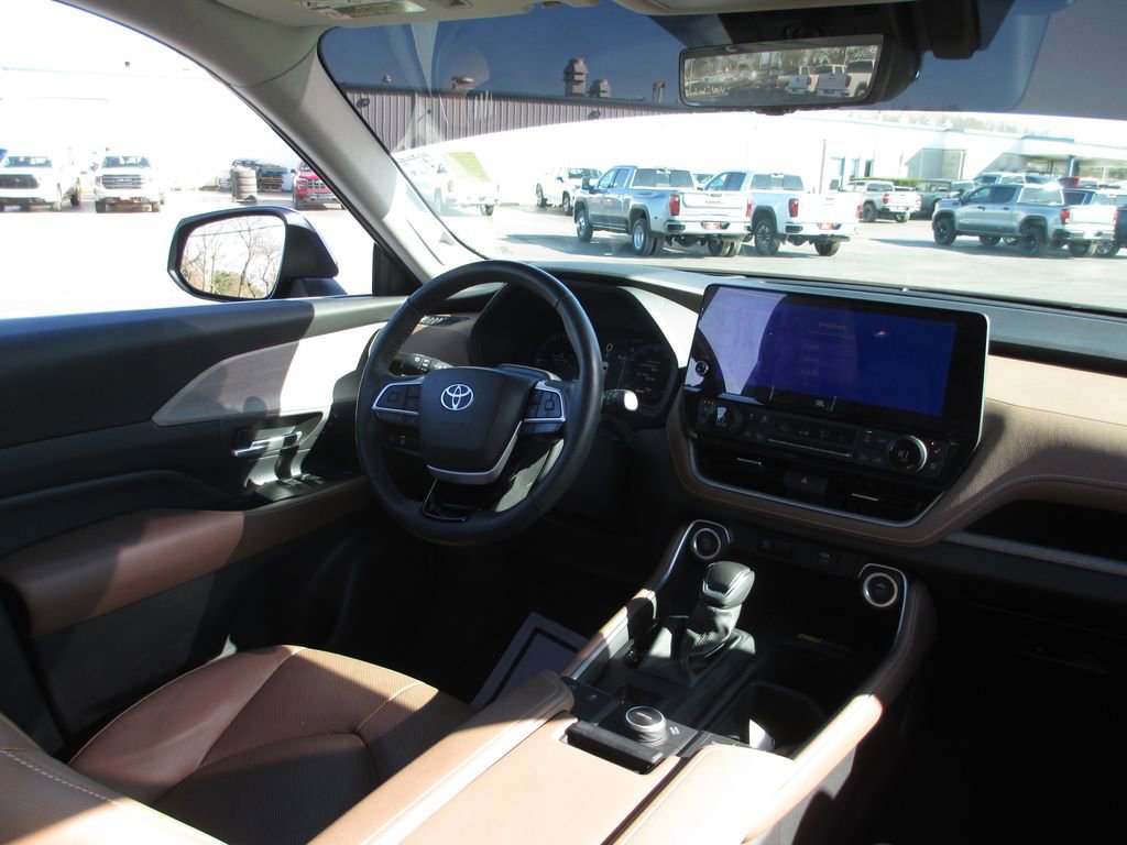 Used 2024 Toyota Grand Highlander Platinum image 24