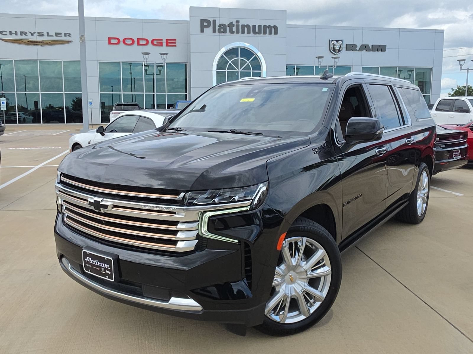Used 2022 Chevrolet Suburban High Country w/ Max Trailering Package AWD/4WD image 1