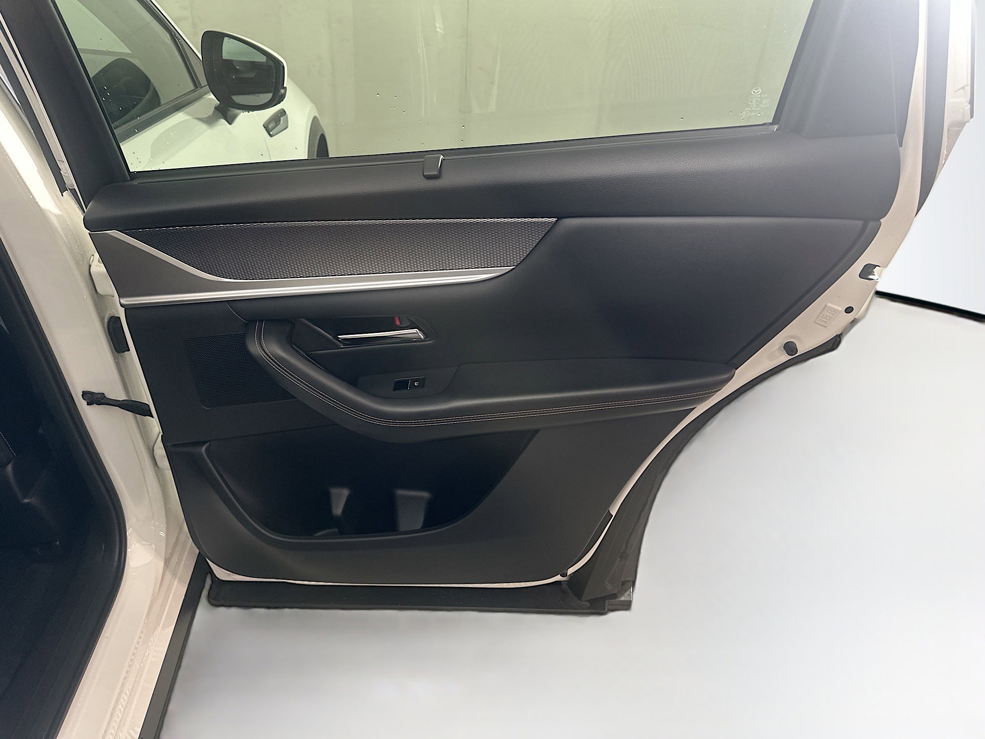 Used 2024 MAZDA CX-90 Plug-In Hybrid w/ Preferred image 33