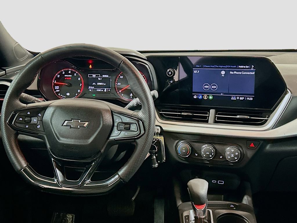 Used 2024 Chevrolet Trax RS w/ Sunroof Package FWD image 18
