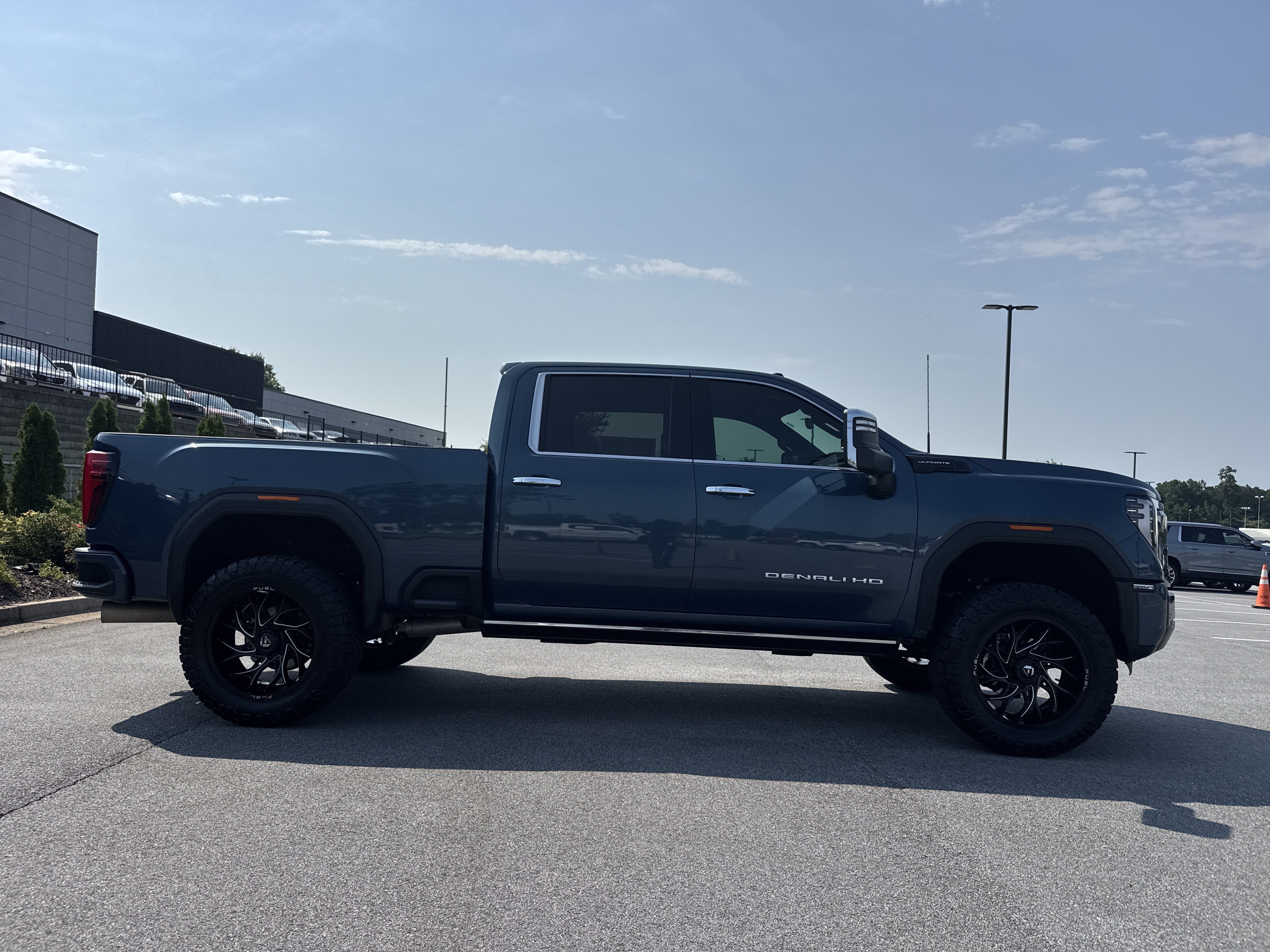 Used 2024 GMC Sierra 3500 Denali Ultimate AWD/4WD image 11