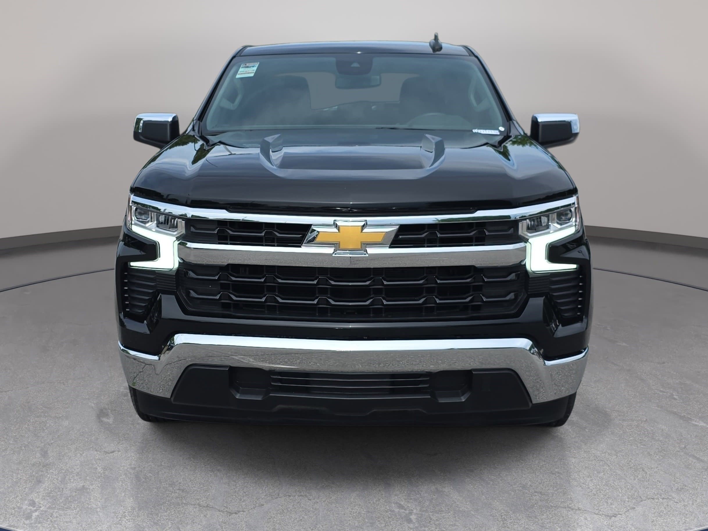 Used 2025 Chevrolet Silverado 1500 LT RWD image 2