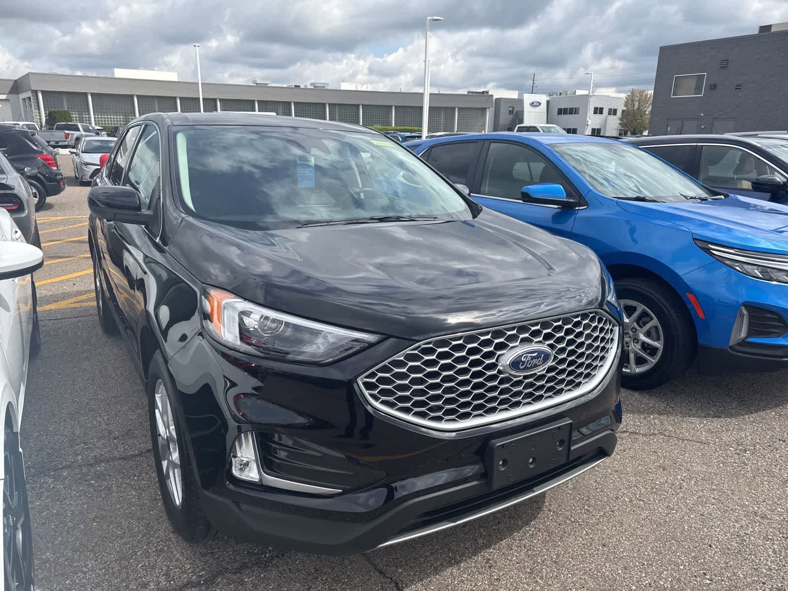 Used 2024 Ford Edge SEL w/ Convenience Package AWD/4WD image 5