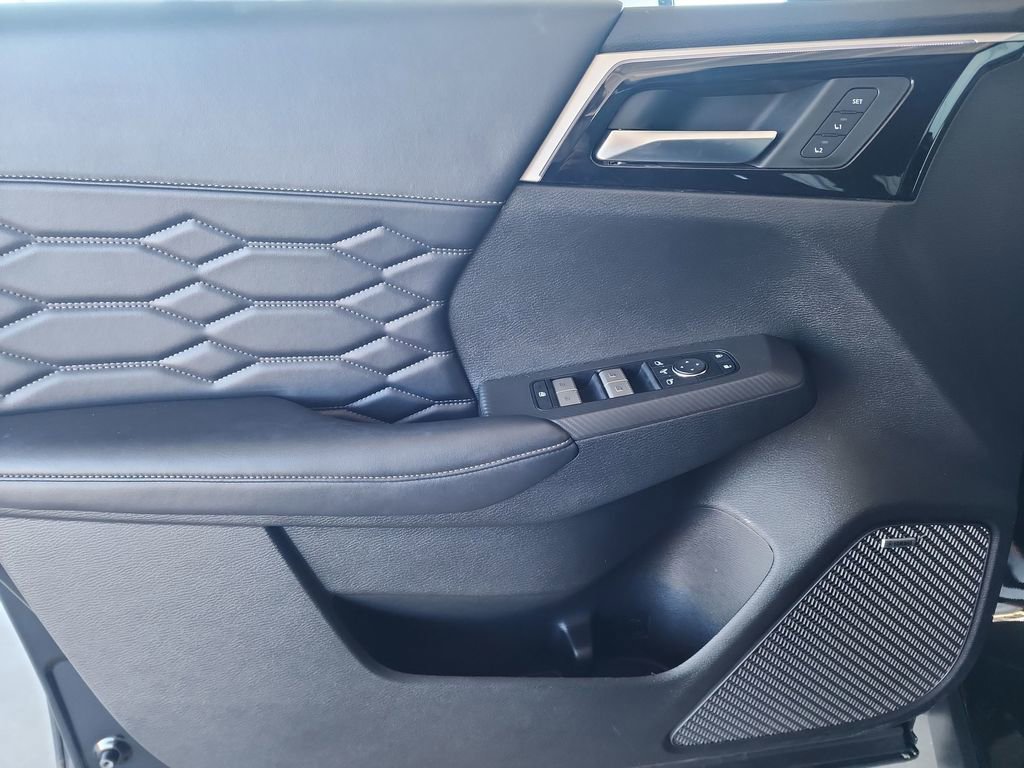 Used 2025 Mitsubishi Outlander SEL AWD/4WD image 13