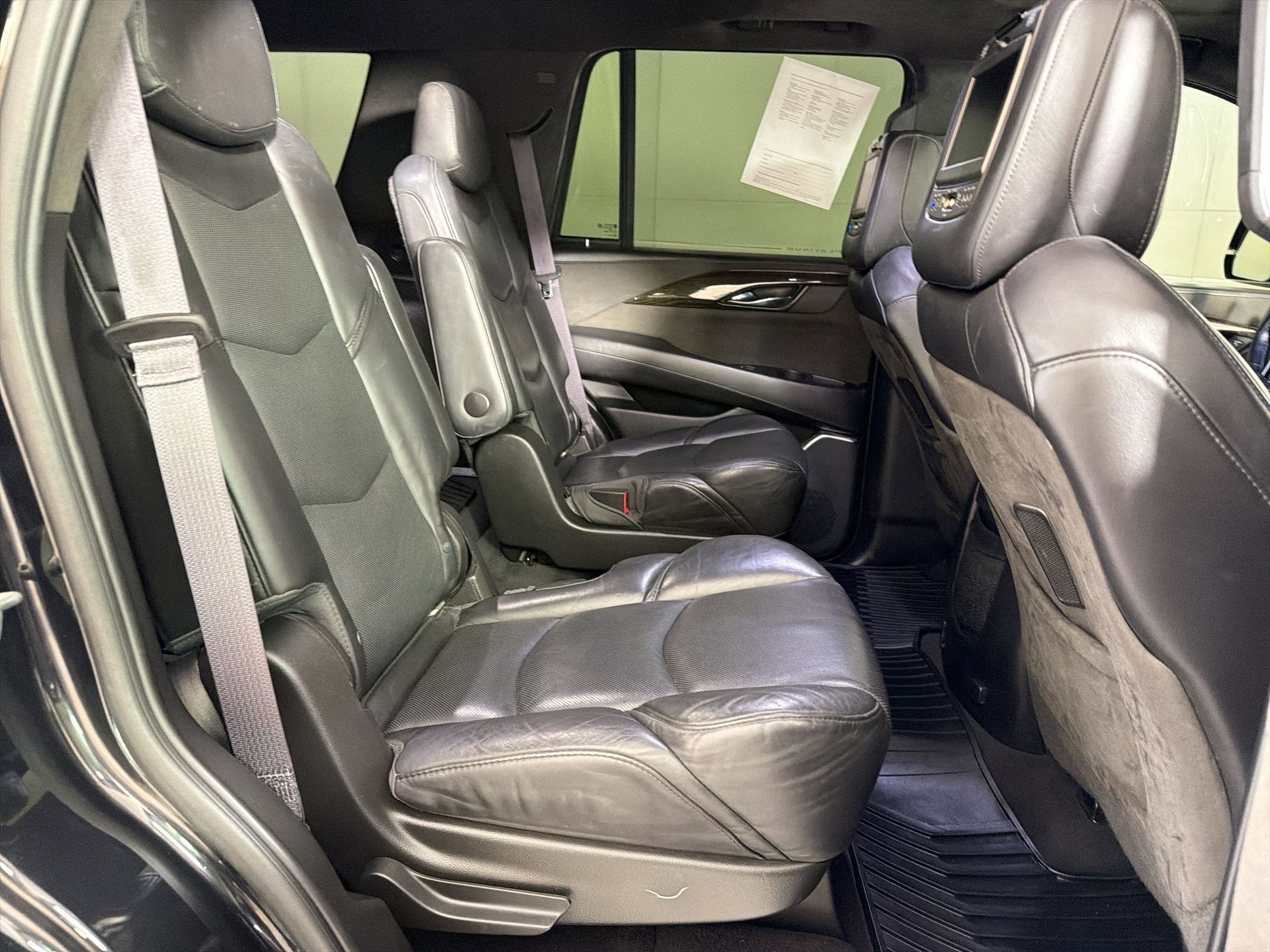 Used 2016 Cadillac Escalade Platinum image 30