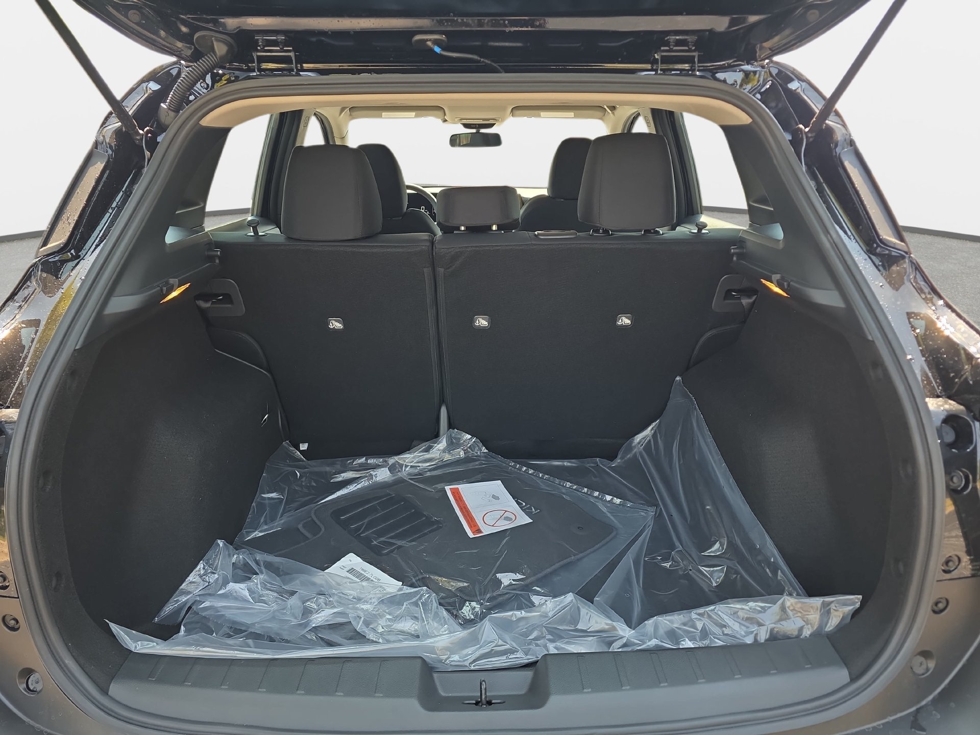 New 2027 Nissan Kicks S FWD image 12