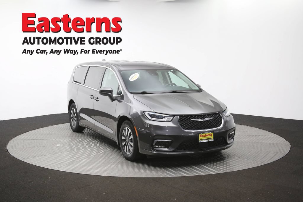 Used 2022 Chrysler Pacifica Touring-L w/ Uconnect Theater Family Group FWD image 51