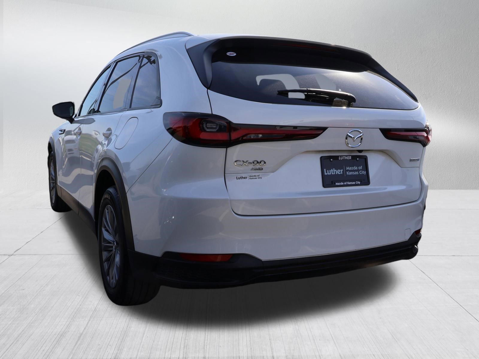 Used 2024 MAZDA CX-90 Plug-In Hybrid w/ Preferred image 4