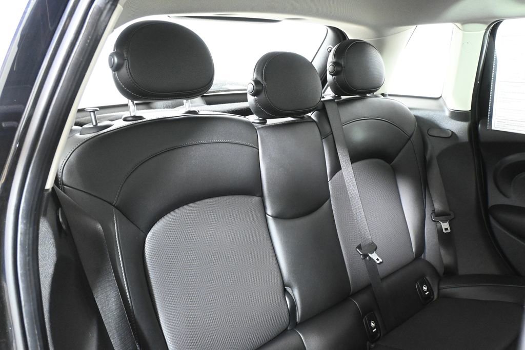 Used 2016 MINI Cooper 4-Door Hardtop image 29