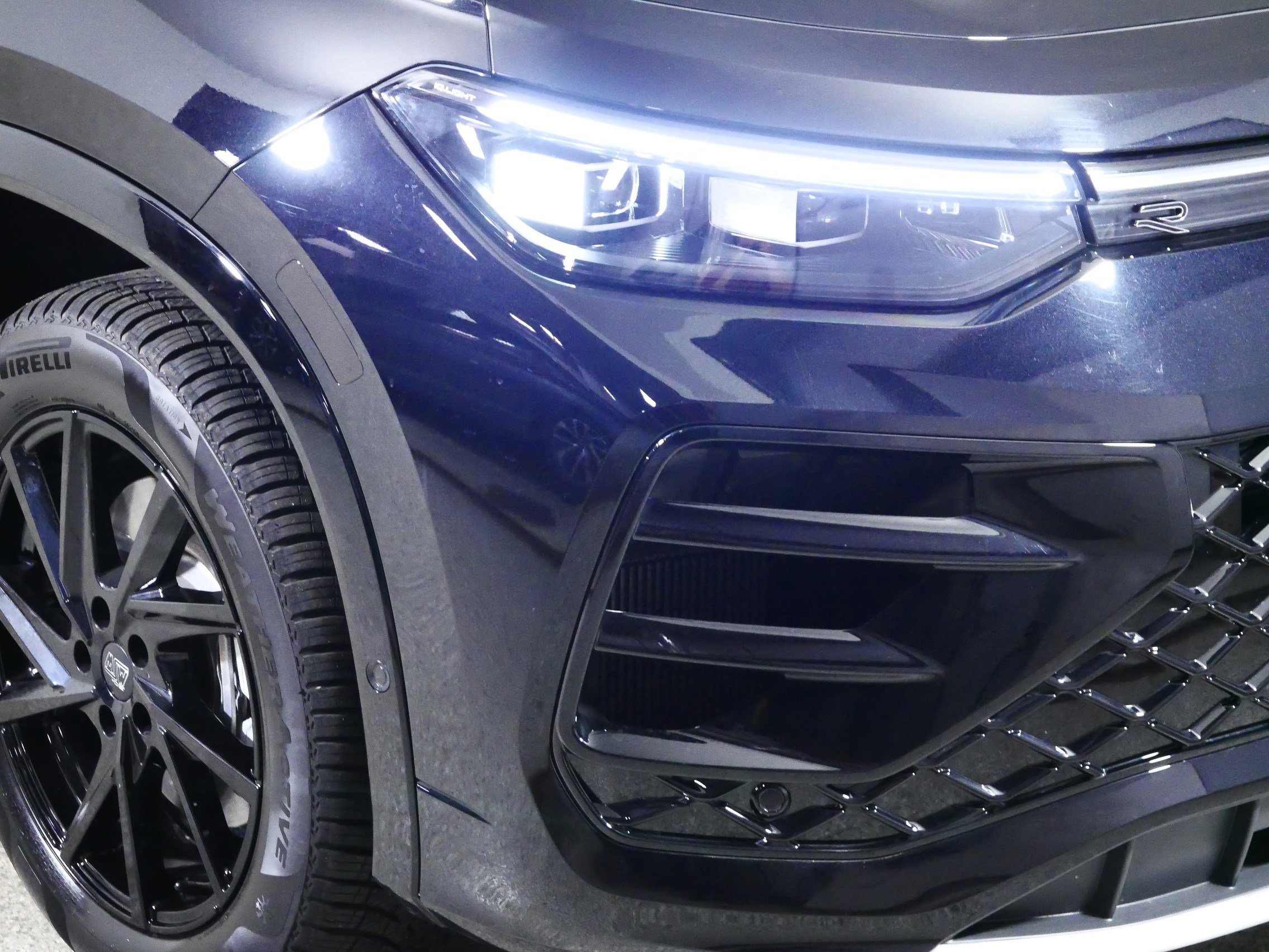 Used 2026 Volkswagen Tiguan SEL R-Line AWD/4WD image 16