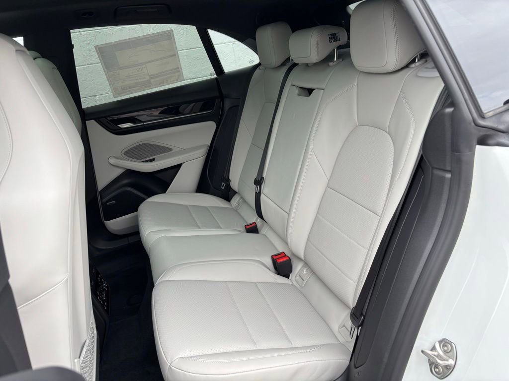 New 2026 Porsche Macan 4 Electric AWD/4WD image 7