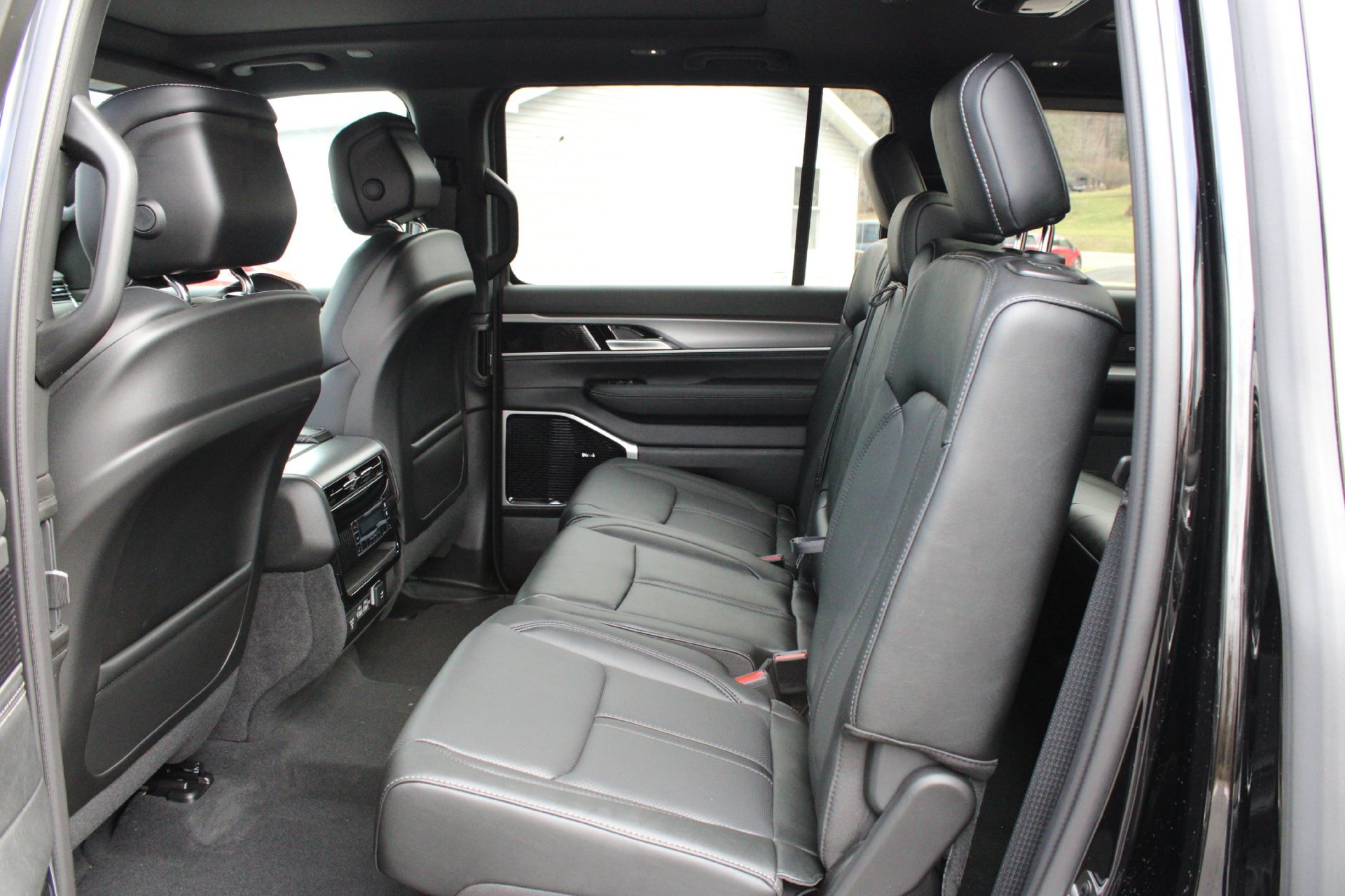 New 2026 Jeep Grand Wagoneer Limited w/ Premium Group II AWD/4WD image 14