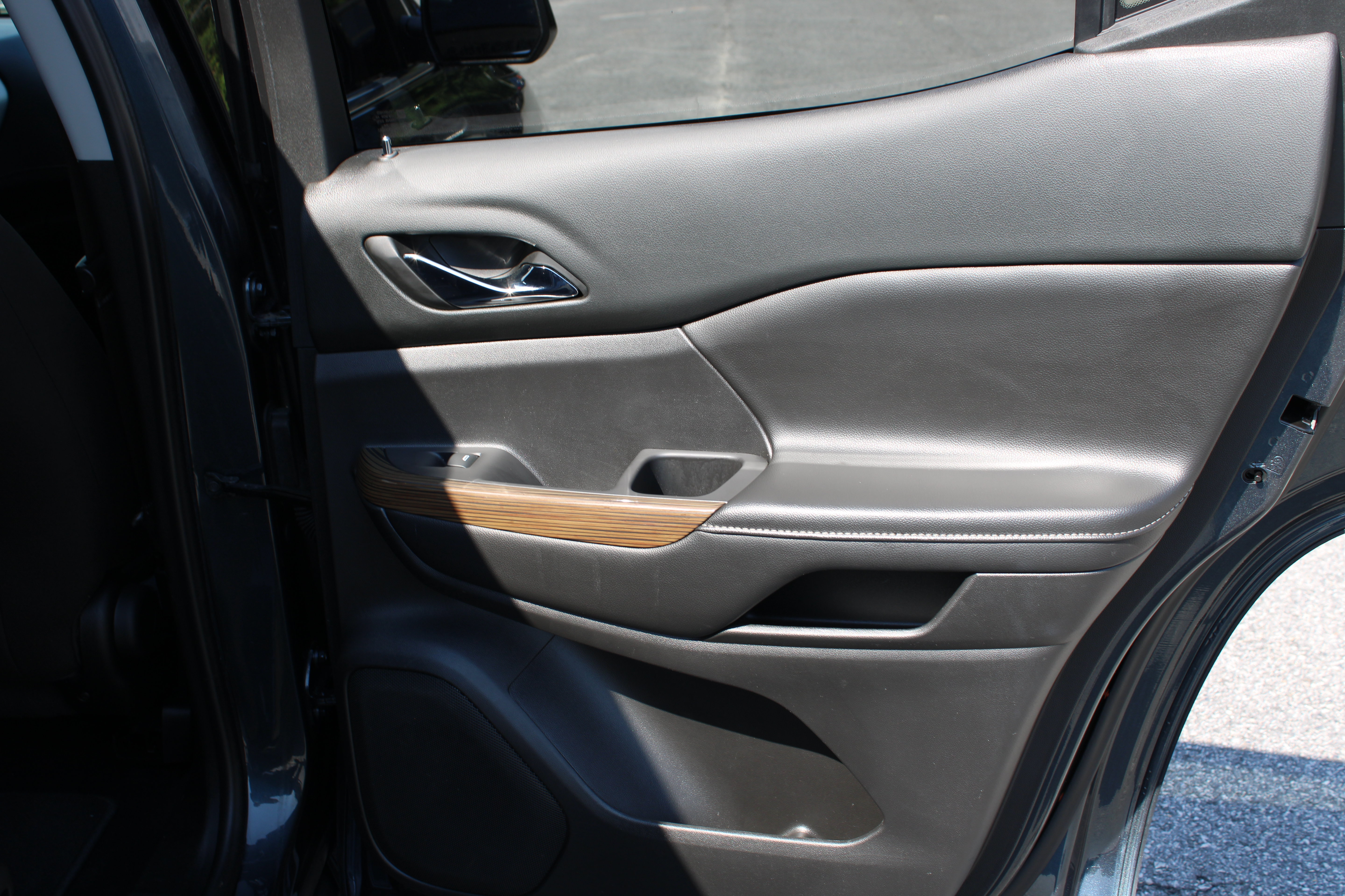 Used 2019 GMC Acadia SLE FWD image 15