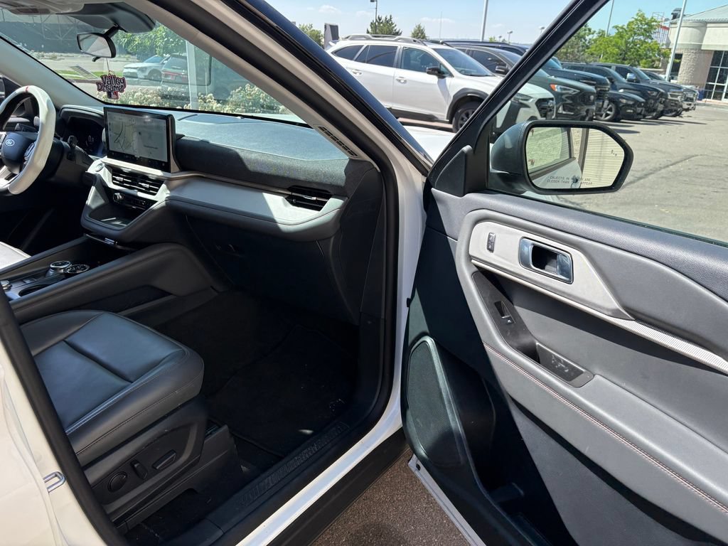 Certified 2025 Ford Explorer Active w/ Active Comfort Package AWD/4WD image 31