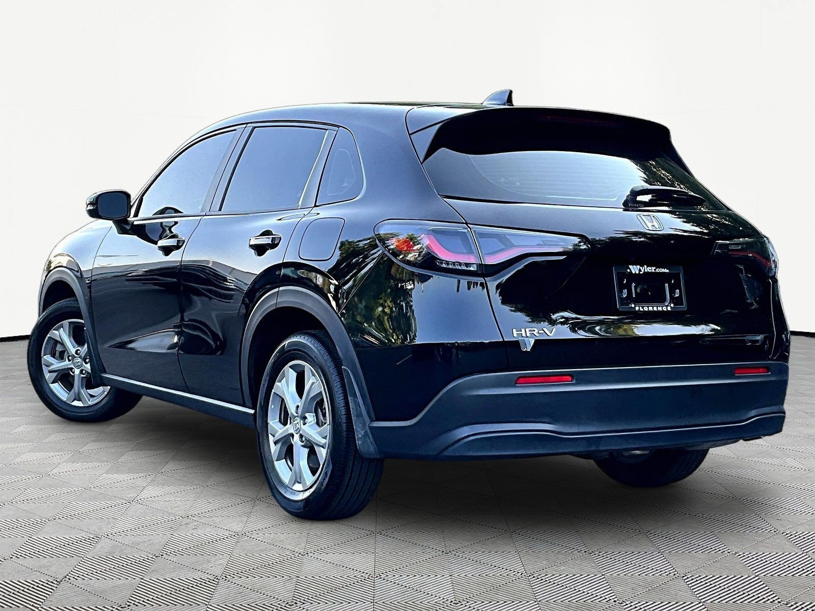 Certified 2025 Honda HR-V LX image 4