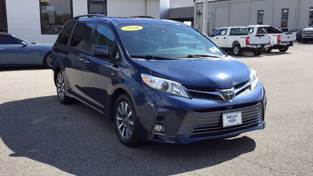 Used 2020 Toyota Sienna XLE image 3
