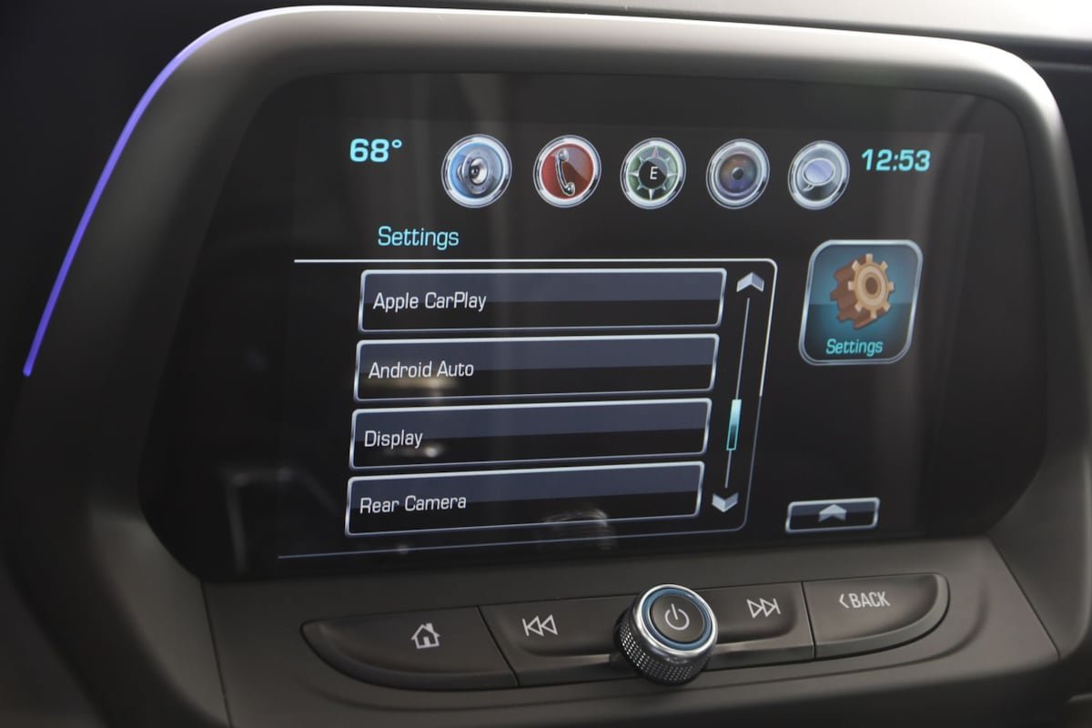 Used 2018 Chevrolet Camaro SS RWD image 10