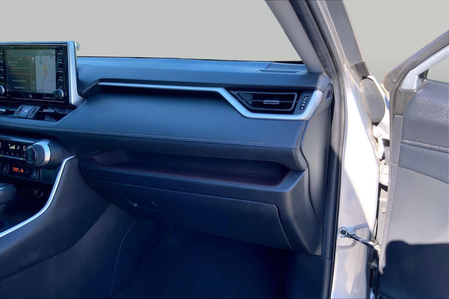 Used 2020 Toyota RAV4 Limited AWD/4WD image 19