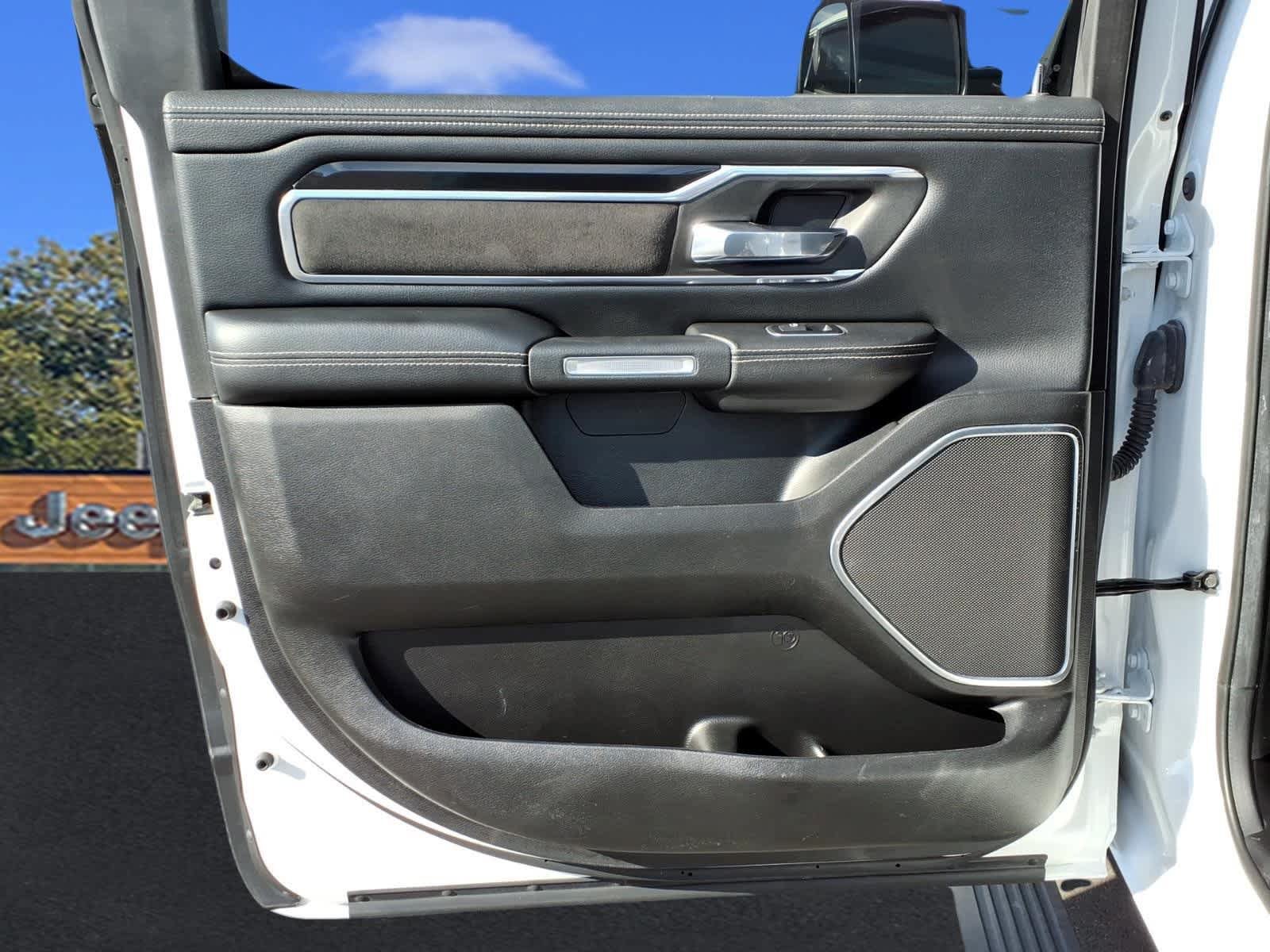Used 2022 RAM 1500 Laramie AWD/4WD image 28