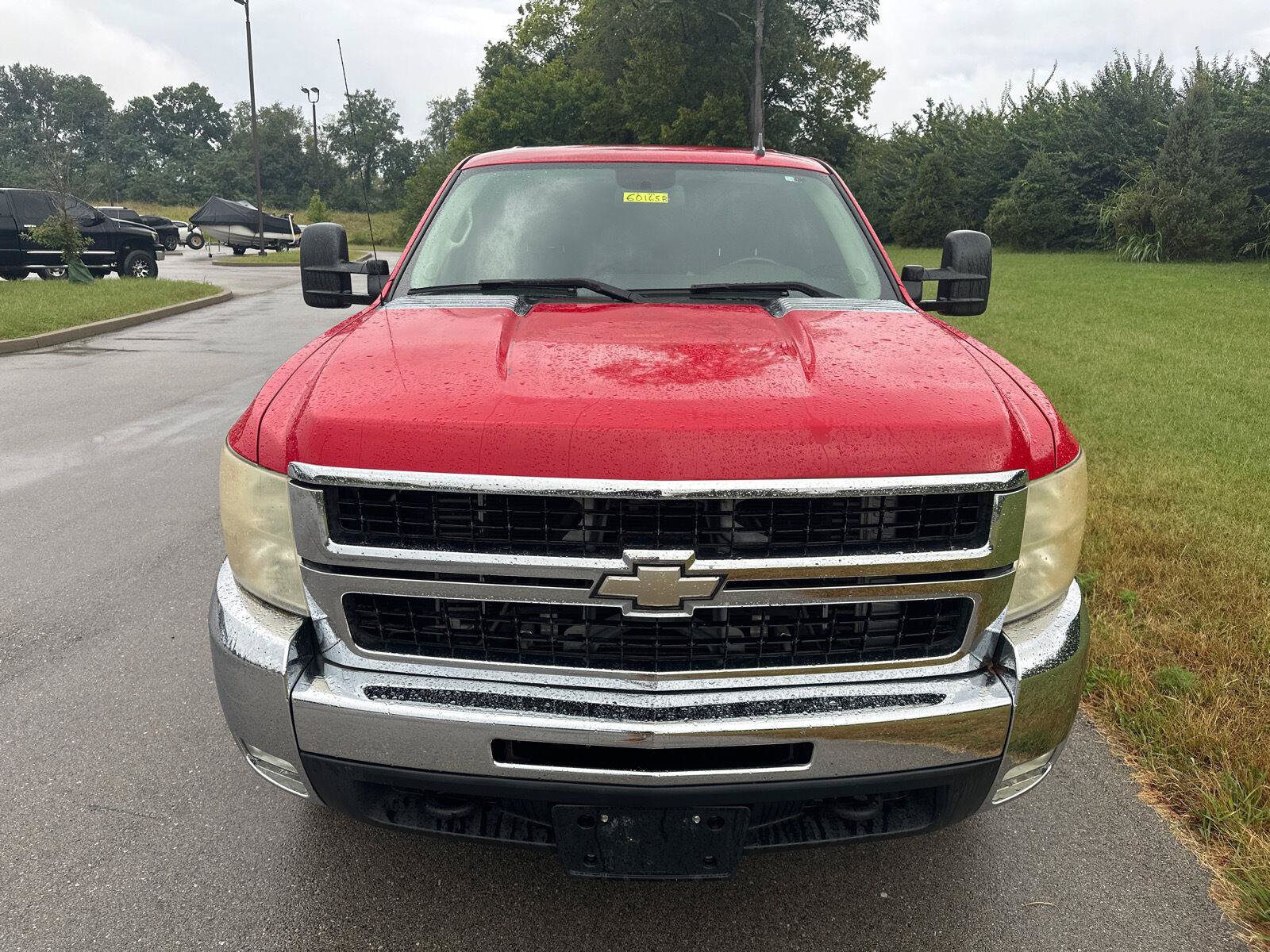 Used 2010 Chevrolet Silverado 2500 LT w/ Interior Plus Package AWD/4WD image 2