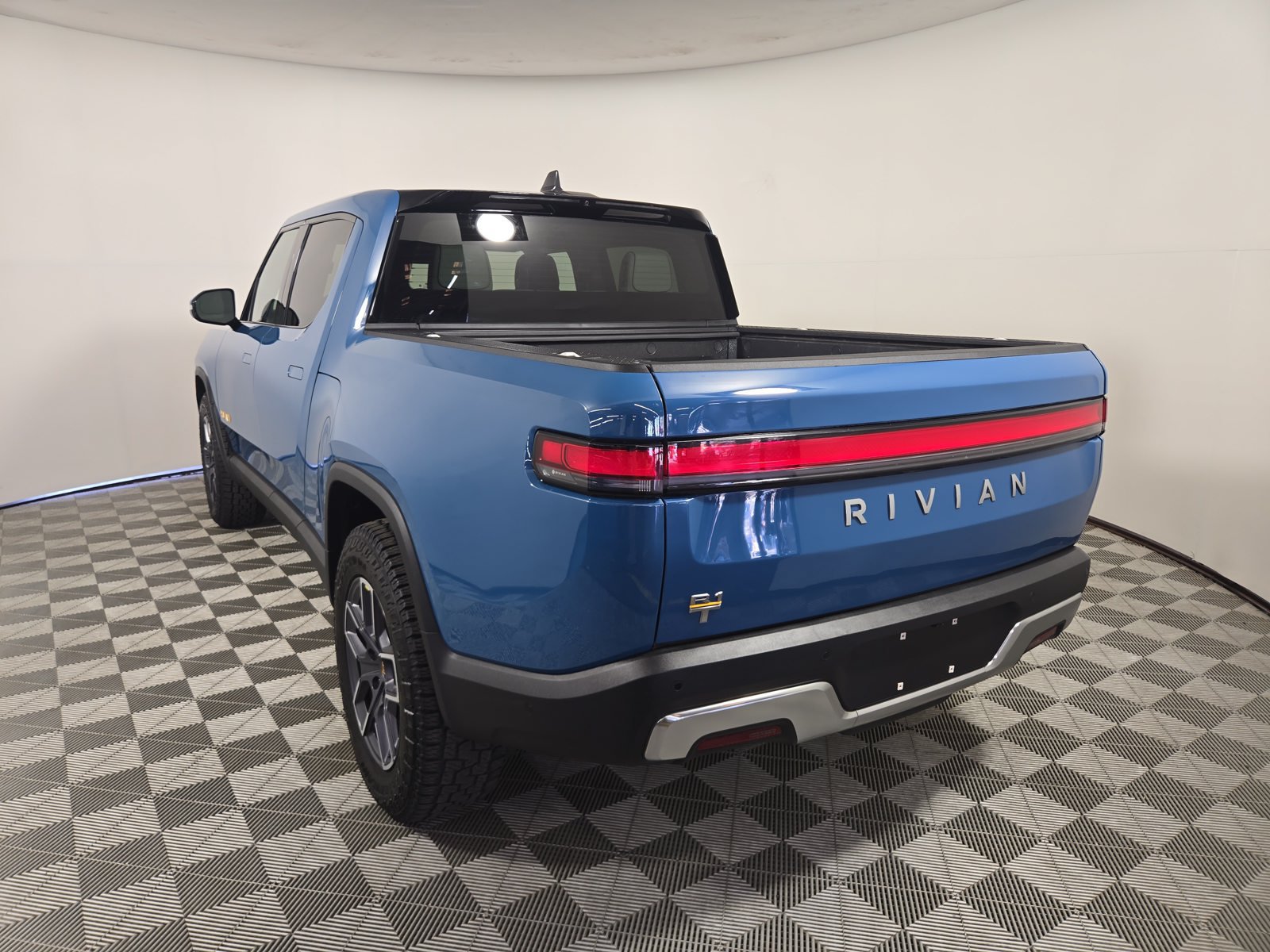 Used 2022 Rivian R1T Launch Edition AWD/4WD image 3