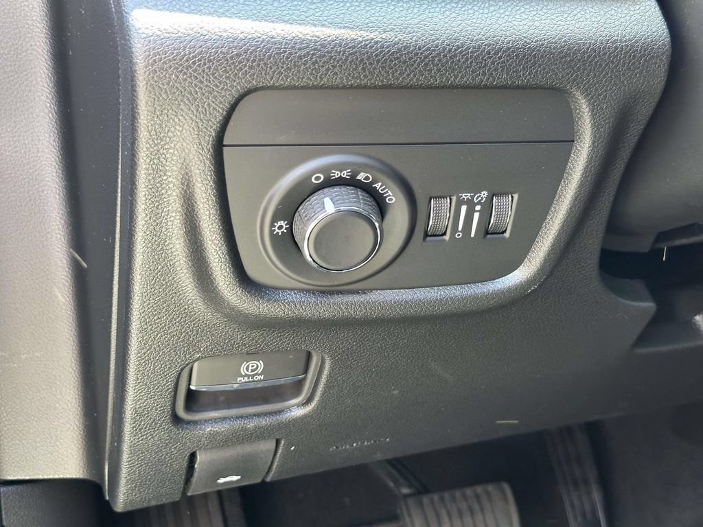 New 2026 Jeep Grand Cherokee Altitude AWD/4WD image 28