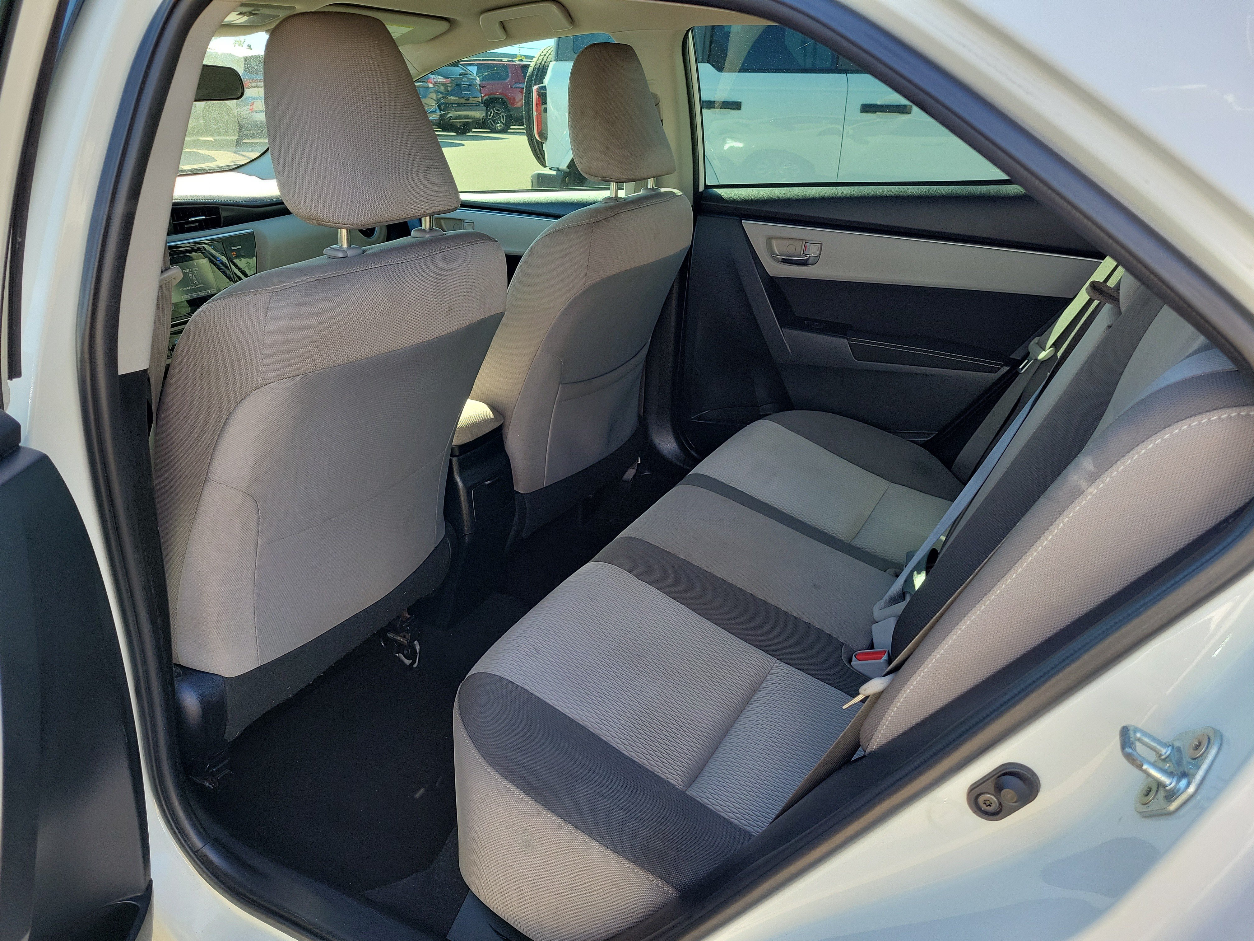 Used 2017 Toyota Corolla LE w/ Carpet Mat Package (TMS) FWD image 12