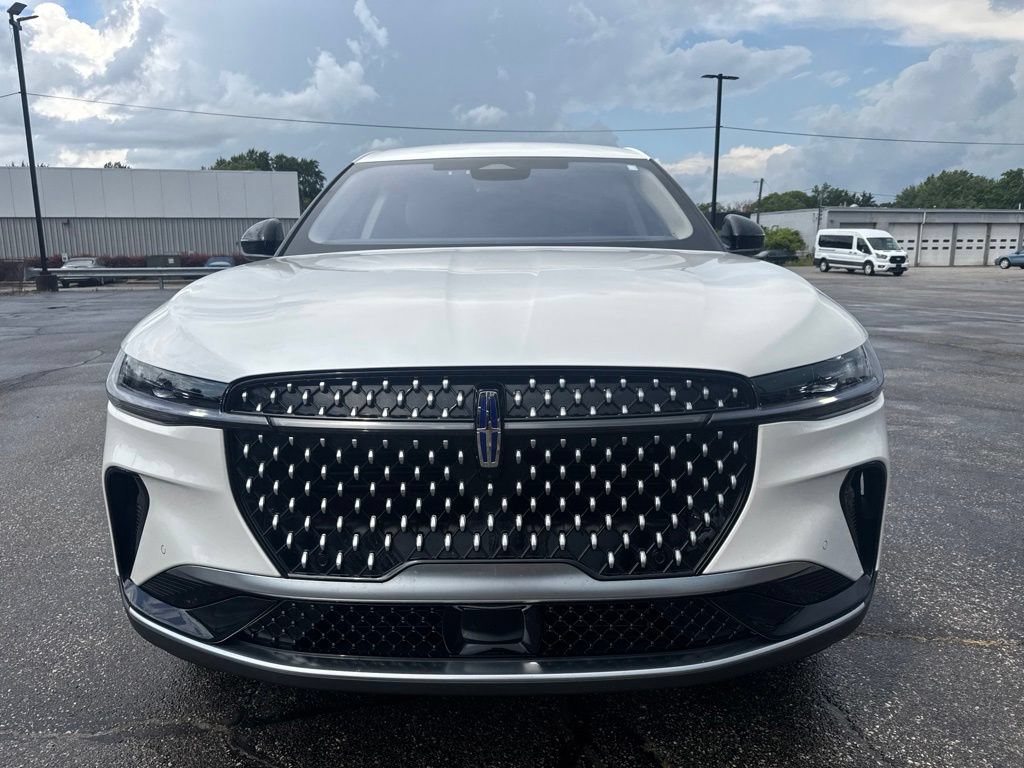 Used 2025 Lincoln Nautilus Premier AWD/4WD image 11