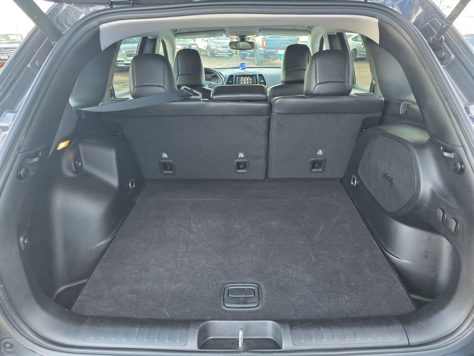 Used 2019 Jeep Cherokee Limited image 6