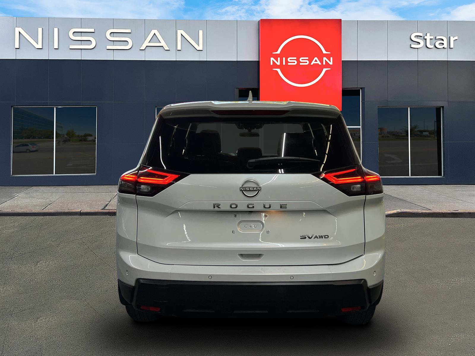 Used 2024 Nissan Rogue SV AWD/4WD image 5