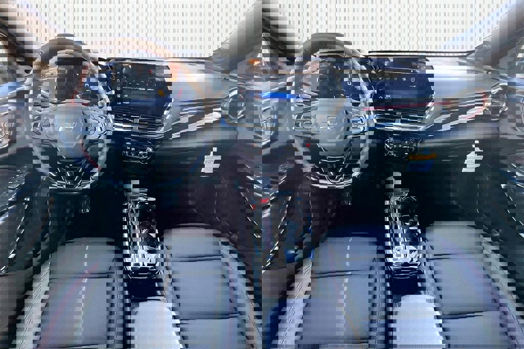 New 2026 Chevrolet Trax RS w/ Sunroof Package image 2