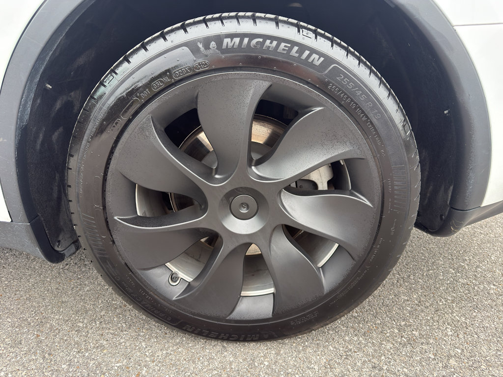 Used 2023 Tesla Model Y Long Range AWD/4WD image 23