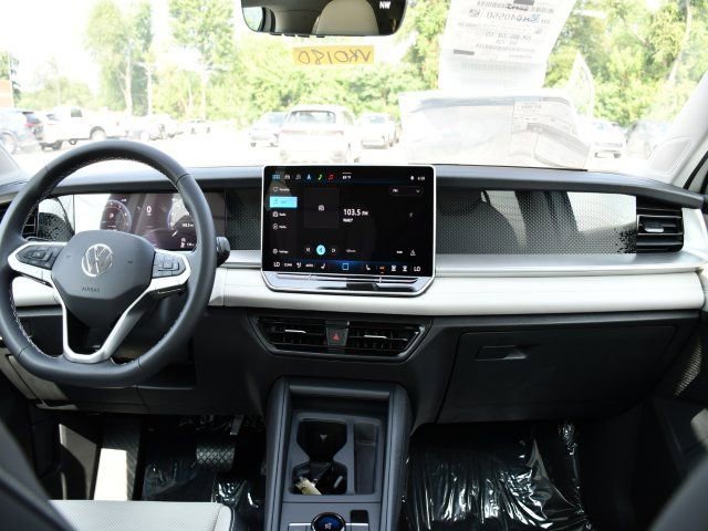 New 2025 Volkswagen Tiguan SE image 16