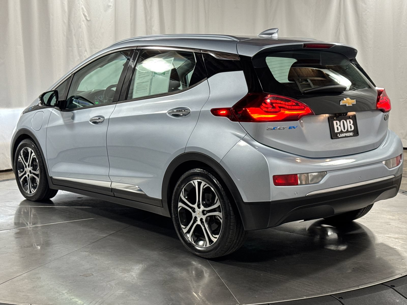 Used 2018 Chevrolet Bolt Premier w/ Driver Confidence II Package FWD image 9